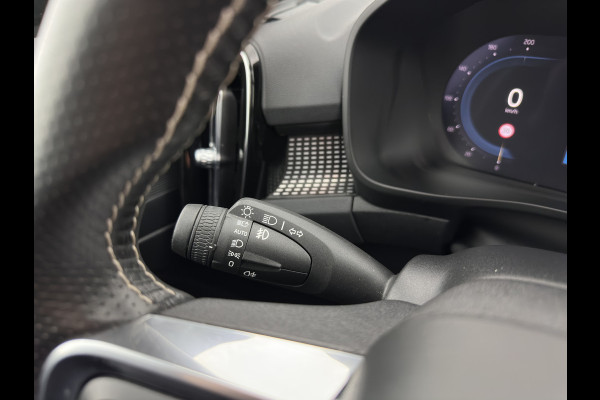 Volvo XC40 Recharge P8 AWD R-Design [ 3-Fase ] {SOH-89%} (INCL-BTW) *PANO | LEATHER-MICROFIBRE | DIGI-COCKPIT | FULL-LED | NAVI-FULLMAP | ECC | CARPLAY | PDC | KEYLESS | HEATED-SPORTSEATS | BLIS | PRIVACY-GLASS | 20"ALU*