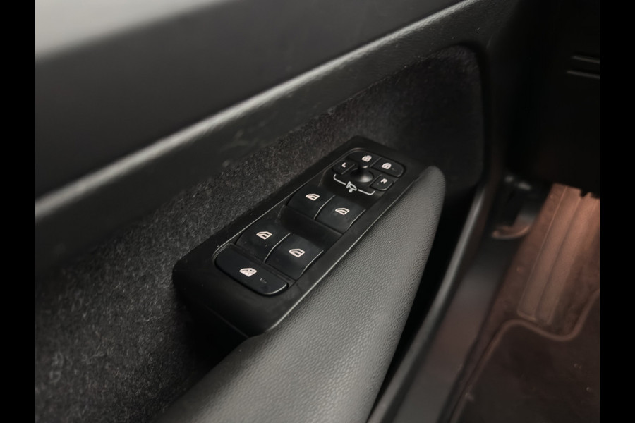 Volvo XC40 Recharge P8 AWD R-Design [ 3-Fase ] {SOH-89%} (INCL-BTW) *PANO | LEATHER-MICROFIBRE | DIGI-COCKPIT | FULL-LED | NAVI-FULLMAP | ECC | CARPLAY | PDC | KEYLESS | HEATED-SPORTSEATS | BLIS | PRIVACY-GLASS | 20"ALU*