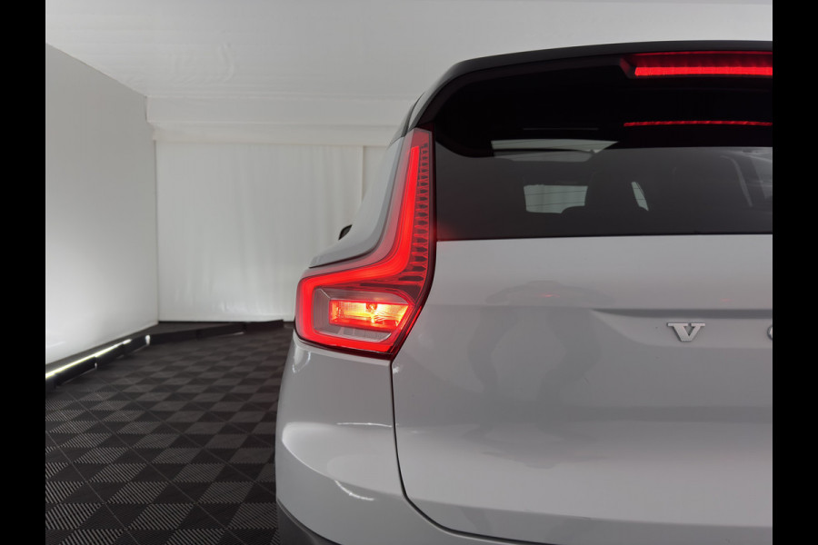 Volvo XC40 Recharge P8 AWD R-Design [ 3-Fase ] {SOH-89%} (INCL-BTW) *PANO | LEATHER-MICROFIBRE | DIGI-COCKPIT | FULL-LED | NAVI-FULLMAP | ECC | CARPLAY | PDC | KEYLESS | HEATED-SPORTSEATS | BLIS | PRIVACY-GLASS | 20"ALU*