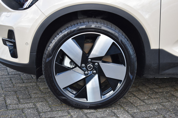 Volvo EX40 Twin Motor Performance 442PK Ultra 82 kWh Trekhaak | 20" LMV | 360 Camera | Panodak | ACC