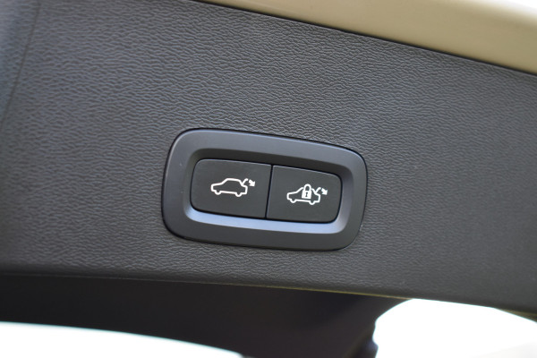 Volvo EX40 Twin Motor Performance 442PK Ultra 82 kWh Trekhaak | 20" LMV | 360 Camera | Panodak | ACC