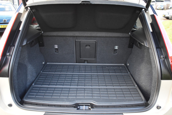 Volvo EX40 Twin Motor Performance 442PK Ultra 82 kWh Trekhaak | 20" LMV | 360 Camera | Panodak | ACC