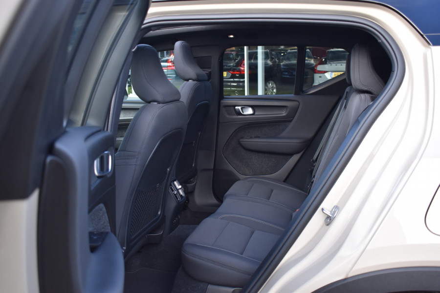 Volvo EX40 Twin Motor Performance 442PK Ultra 82 kWh Trekhaak | 20" LMV | 360 Camera | Panodak | ACC