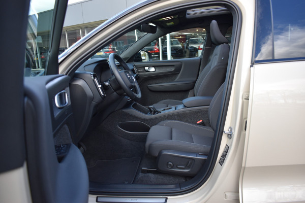 Volvo EX40 Twin Motor Performance 442PK Ultra 82 kWh Trekhaak | 20" LMV | 360 Camera | Panodak | ACC