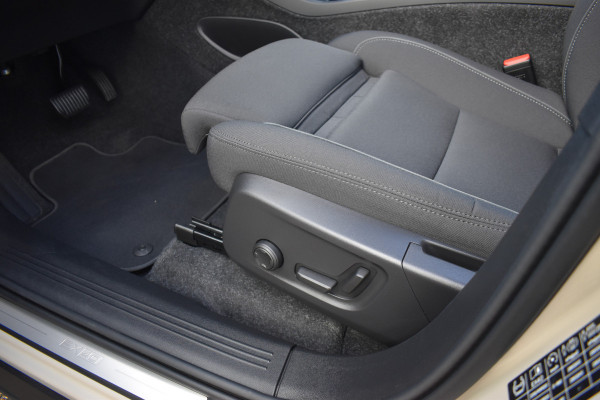 Volvo EX40 Twin Motor Performance 442PK Ultra 82 kWh Trekhaak | 20" LMV | 360 Camera | Panodak | ACC