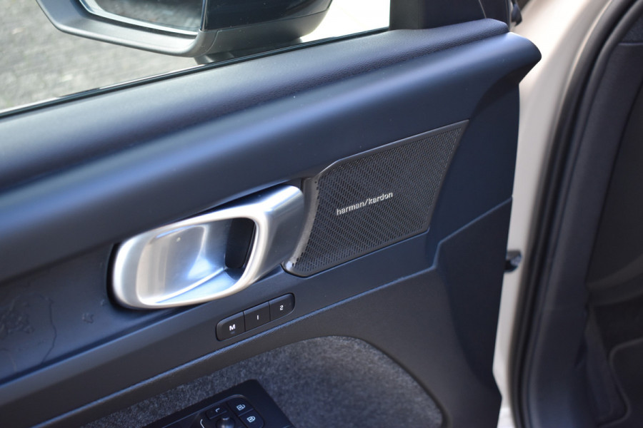 Volvo EX40 Twin Motor Performance 442PK Ultra 82 kWh Trekhaak | 20" LMV | 360 Camera | Panodak | ACC