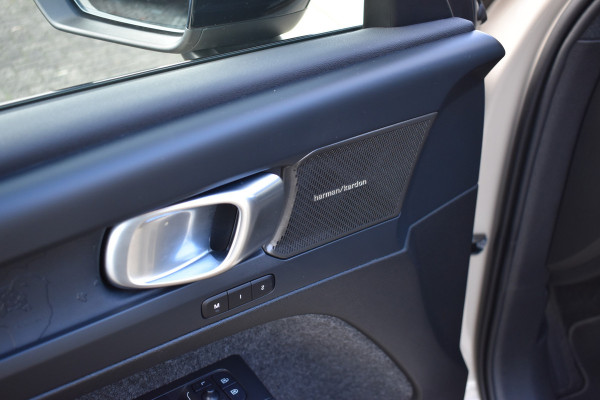 Volvo EX40 Twin Motor Performance 442PK Ultra 82 kWh Trekhaak | 20" LMV | 360 Camera | Panodak | ACC