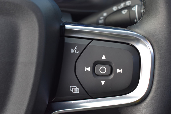 Volvo EX40 Twin Motor Performance 442PK Ultra 82 kWh Trekhaak | 20" LMV | 360 Camera | Panodak | ACC