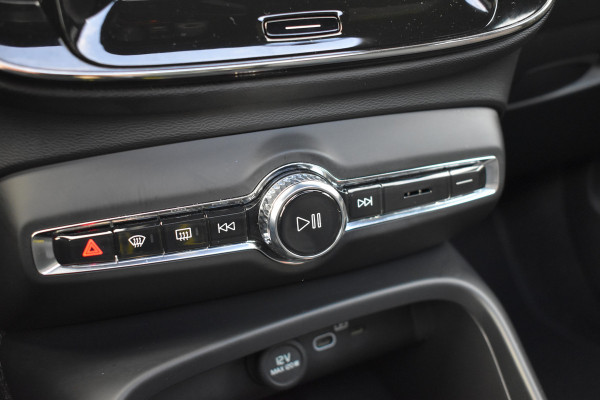 Volvo EX40 Twin Motor Performance 442PK Ultra 82 kWh Trekhaak | 20" LMV | 360 Camera | Panodak | ACC