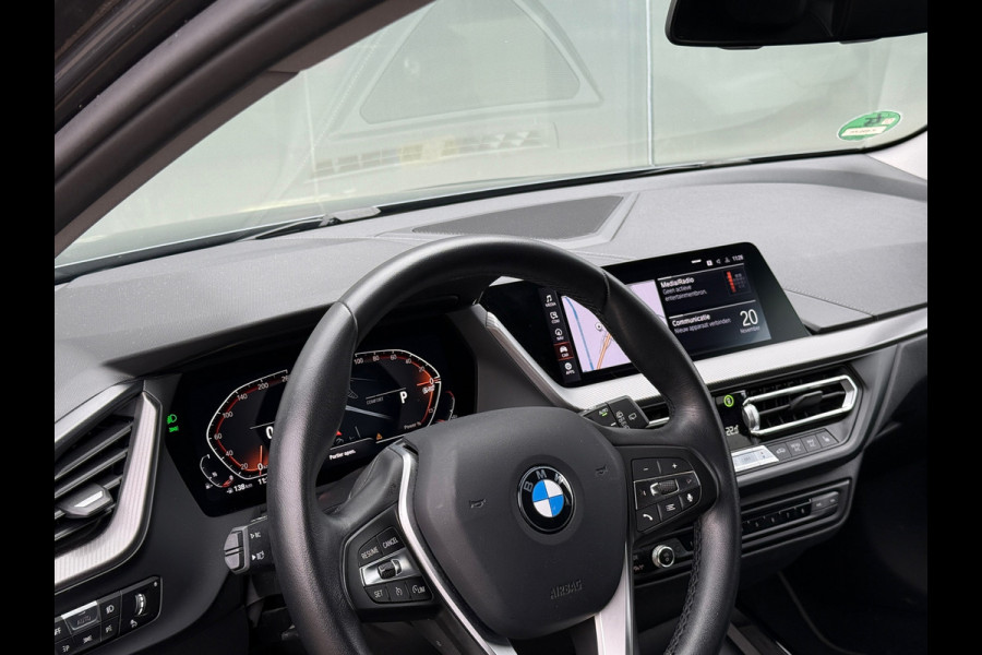 BMW 1-serie 118i Sport Line Sportstoelen|Leder|Stoelverwarming|Dealer Onderhouden