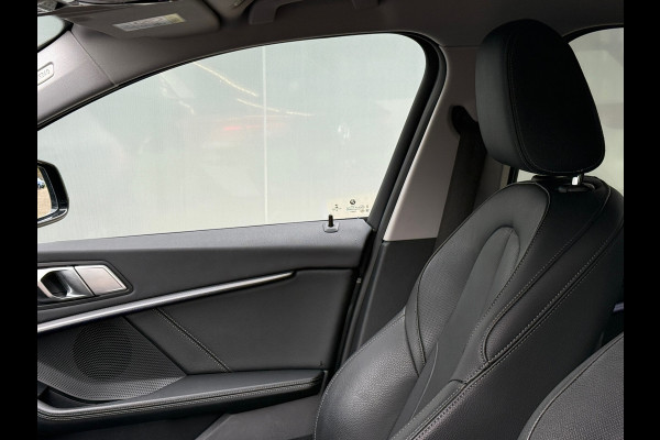BMW 1-serie 118i Sport Line Sportstoelen|Leder|Stoelverwarming|Dealer Onderhouden