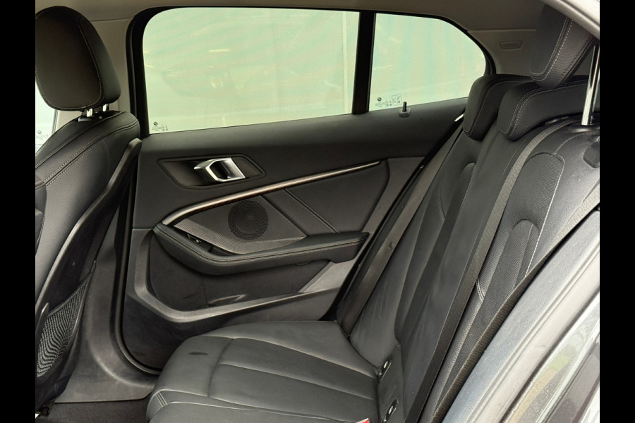 BMW 1-serie 118i Sport Line Sportstoelen|Leder|Stoelverwarming|Dealer Onderhouden
