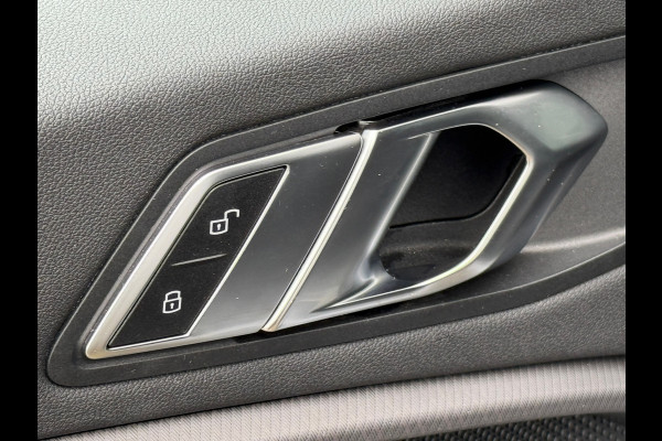 BMW 1-serie 118i Sport Line Sportstoelen|Leder|Stoelverwarming|Dealer Onderhouden