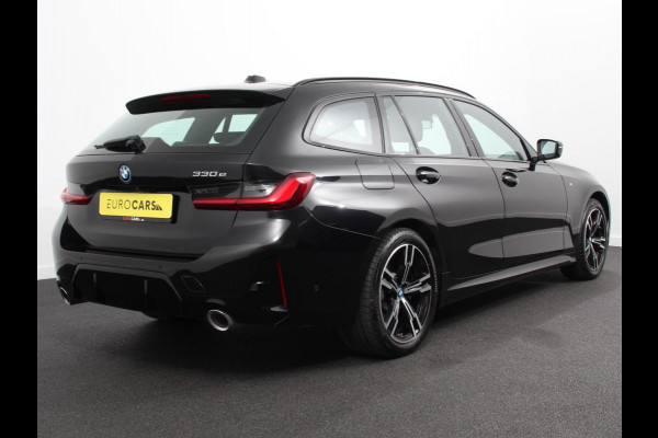 BMW 3 Serie Touring 330e Touring M Sport PHEV Navigatie Climate Control Lichtmetalen velgen LED Virtual Cockpit Parkeersensoren Voor en Achter Achteruitrijcamera Apple carplay/ Andriod auto Stoelverwarming Stuur verwarming Elektrische achterklep