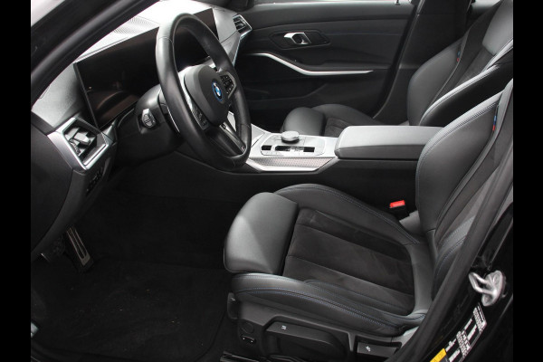 BMW 3 Serie Touring 330e Touring M Sport PHEV Navigatie Climate Control Lichtmetalen velgen LED Virtual Cockpit Parkeersensoren Voor en Achter Achteruitrijcamera Apple carplay/ Andriod auto Stoelverwarming Stuur verwarming Elektrische achterklep