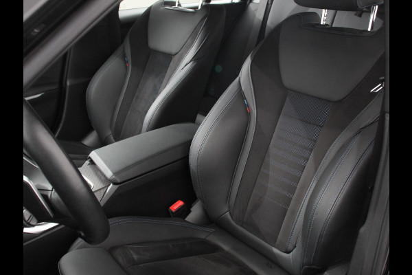 BMW 3 Serie Touring 330e Touring M Sport PHEV Navigatie Climate Control Lichtmetalen velgen LED Virtual Cockpit Parkeersensoren Voor en Achter Achteruitrijcamera Apple carplay/ Andriod auto Stoelverwarming Stuur verwarming Elektrische achterklep