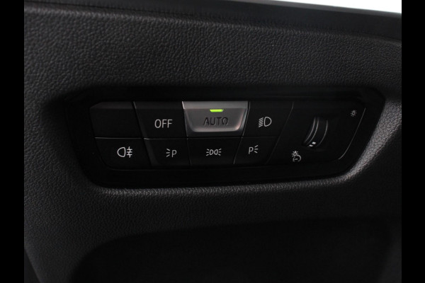 BMW 3 Serie Touring 330e Touring M Sport PHEV Navigatie Climate Control Lichtmetalen velgen LED Virtual Cockpit Parkeersensoren Voor en Achter Achteruitrijcamera Apple carplay/ Andriod auto Stoelverwarming Stuur verwarming Elektrische achterklep