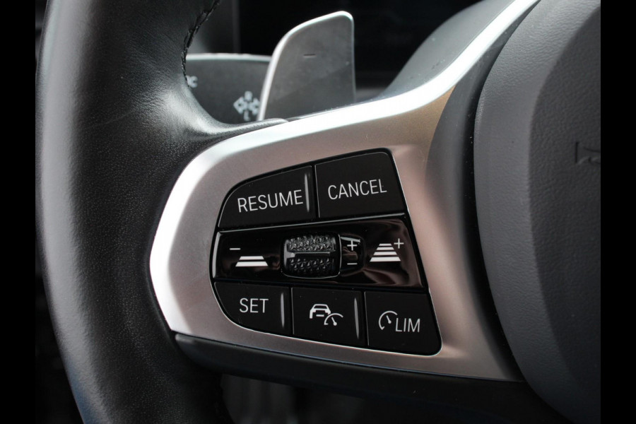 BMW 3 Serie Touring 330e Touring M Sport PHEV Navigatie Climate Control Lichtmetalen velgen LED Virtual Cockpit Parkeersensoren Voor en Achter Achteruitrijcamera Apple carplay/ Andriod auto Stoelverwarming Stuur verwarming Elektrische achterklep