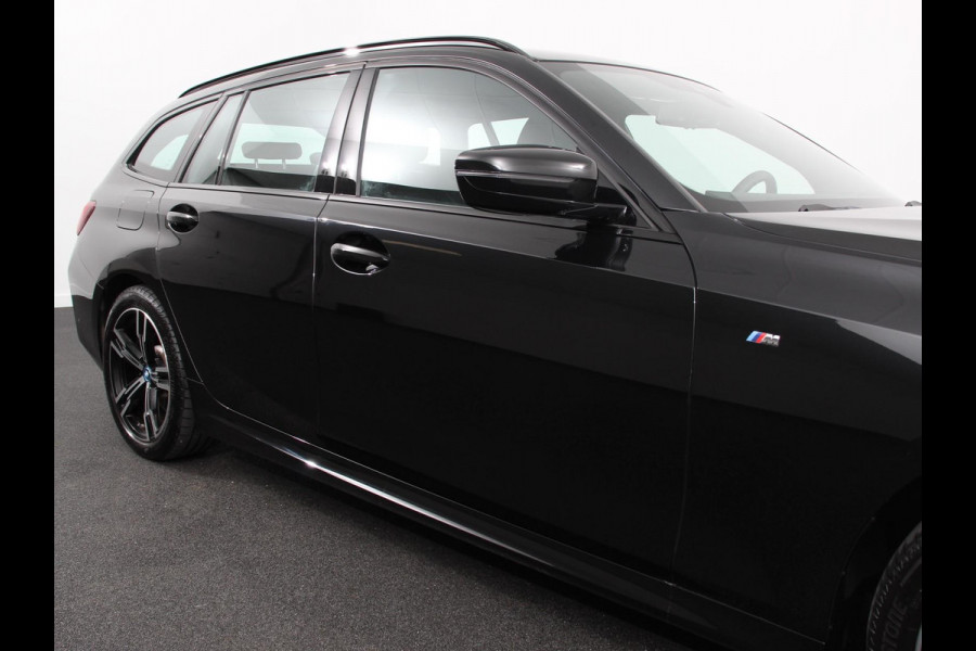 BMW 3 Serie Touring 330e Touring M Sport PHEV Navigatie Climate Control Lichtmetalen velgen LED Virtual Cockpit Parkeersensoren Voor en Achter Achteruitrijcamera Apple carplay/ Andriod auto Stoelverwarming Stuur verwarming Elektrische achterklep