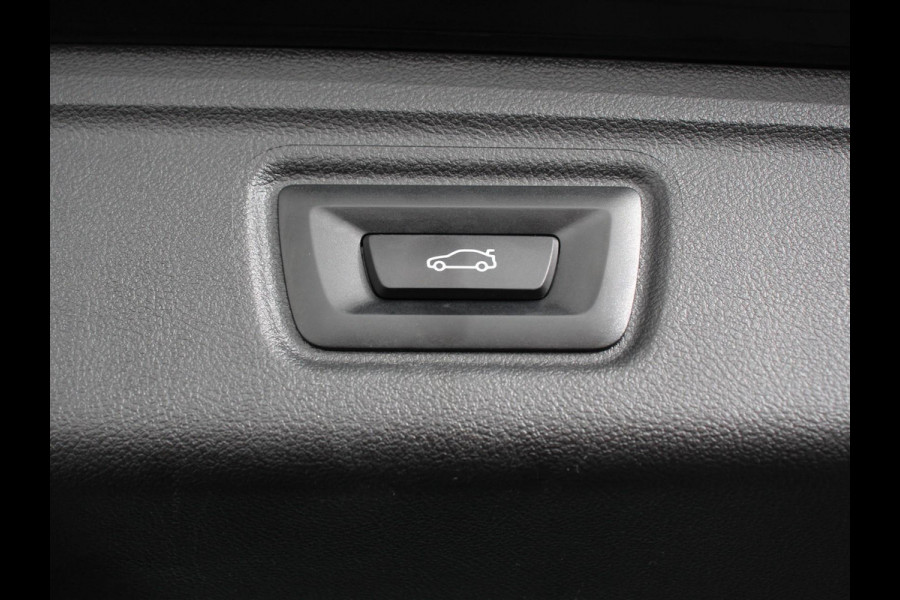 BMW 3 Serie Touring 330e Touring M Sport PHEV Navigatie Climate Control Lichtmetalen velgen LED Virtual Cockpit Parkeersensoren Voor en Achter Achteruitrijcamera Apple carplay/ Andriod auto Stoelverwarming Stuur verwarming Elektrische achterklep