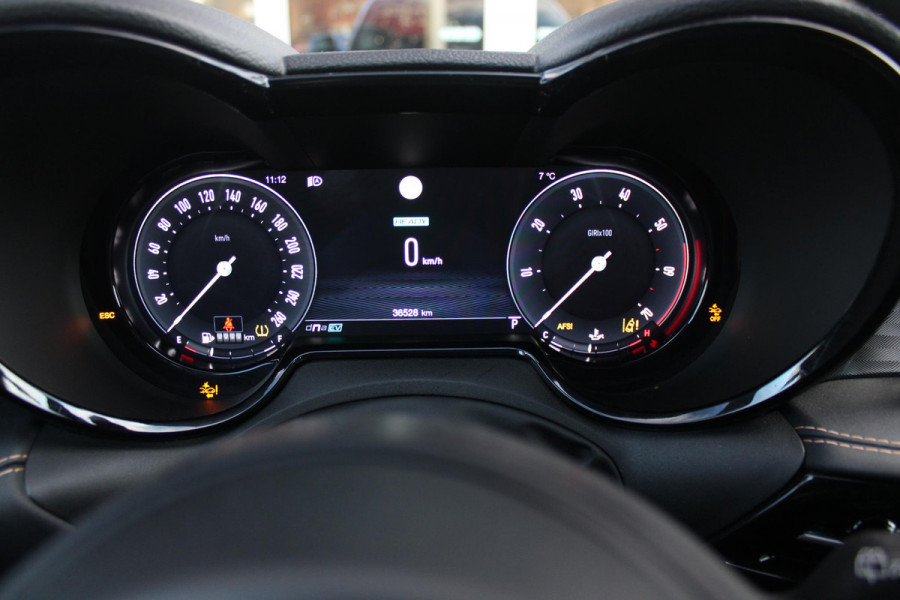 Alfa Romeo Tonale 1.5T 160PK Hybrid VELOCE | PREMIUM PACK: LEDEREN BEKLEDING/GEVENTILEERDE VOORSTOELEN/4-VOUDIG ELEKTRISCH VERSTELBARE LENDESTEUN VOORSTOELEN/HOOGGLANS ZWARTE RAAMOMLIJSTING/AMBIENT LIGHTING | TECHNOLOGY PACK: PARKEERWAARSCHUWING VOOR EN ACHTER/360° CAMERA/AUTOMATISCH INPARKEREN/ AUTONOMOUS DRIVING LEVEL 2: ADAPTIVE CRUISE CONTROL/LANE CENTERING ASSIST/TRAFFIC JAM ASSIST DODEHOEK DETECTIE AUTOMATISCH DIMMENDE BUITENSPIEGELS ELEKTRISCH BEDIENBARE ACHTERKLEP | WINTERPACK: STOELVERWARMING VOOR/STUURVERWARMING/VERWARMBARE RUITENSPROEIERS | 19" LICHTMETALEN VELGEN  | DRAADLOZ