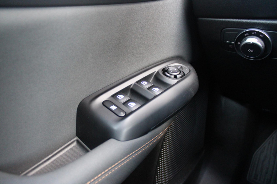 Alfa Romeo Tonale 1.5T 160PK Hybrid VELOCE | PREMIUM PACK: LEDEREN BEKLEDING/GEVENTILEERDE VOORSTOELEN/4-VOUDIG ELEKTRISCH VERSTELBARE LENDESTEUN VOORSTOELEN/HOOGGLANS ZWARTE RAAMOMLIJSTING/AMBIENT LIGHTING | TECHNOLOGY PACK: PARKEERWAARSCHUWING VOOR EN ACHTER/360° CAMERA/AUTOMATISCH INPARKEREN/ AUTONOMOUS DRIVING LEVEL 2: ADAPTIVE CRUISE CONTROL/LANE CENTERING ASSIST/TRAFFIC JAM ASSIST DODEHOEK DETECTIE AUTOMATISCH DIMMENDE BUITENSPIEGELS ELEKTRISCH BEDIENBARE ACHTERKLEP | WINTERPACK: STOELVERWARMING VOOR/STUURVERWARMING/VERWARMBARE RUITENSPROEIERS | 19" LICHTMETALEN VELGEN  | DRAADLOZ