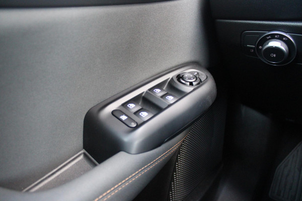 Alfa Romeo Tonale 1.5T 160PK Hybrid VELOCE | PREMIUM PACK: LEDEREN BEKLEDING/GEVENTILEERDE VOORSTOELEN/4-VOUDIG ELEKTRISCH VERSTELBARE LENDESTEUN VOORSTOELEN/HOOGGLANS ZWARTE RAAMOMLIJSTING/AMBIENT LIGHTING | TECHNOLOGY PACK: PARKEERWAARSCHUWING VOOR EN ACHTER/360° CAMERA/AUTOMATISCH INPARKEREN/ AUTONOMOUS DRIVING LEVEL 2: ADAPTIVE CRUISE CONTROL/LANE CENTERING ASSIST/TRAFFIC JAM ASSIST DODEHOEK DETECTIE AUTOMATISCH DIMMENDE BUITENSPIEGELS ELEKTRISCH BEDIENBARE ACHTERKLEP | WINTERPACK: STOELVERWARMING VOOR/STUURVERWARMING/VERWARMBARE RUITENSPROEIERS | 19" LICHTMETALEN VELGEN  | DRAADLOZ