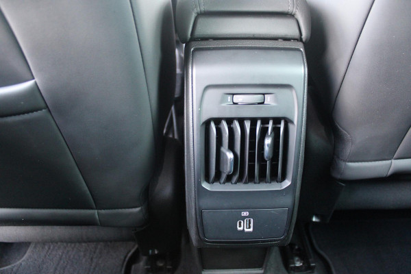 Alfa Romeo Tonale 1.5T 160PK Hybrid VELOCE | PREMIUM PACK: LEDEREN BEKLEDING/GEVENTILEERDE VOORSTOELEN/4-VOUDIG ELEKTRISCH VERSTELBARE LENDESTEUN VOORSTOELEN/HOOGGLANS ZWARTE RAAMOMLIJSTING/AMBIENT LIGHTING | TECHNOLOGY PACK: PARKEERWAARSCHUWING VOOR EN ACHTER/360° CAMERA/AUTOMATISCH INPARKEREN/ AUTONOMOUS DRIVING LEVEL 2: ADAPTIVE CRUISE CONTROL/LANE CENTERING ASSIST/TRAFFIC JAM ASSIST DODEHOEK DETECTIE AUTOMATISCH DIMMENDE BUITENSPIEGELS ELEKTRISCH BEDIENBARE ACHTERKLEP | WINTERPACK: STOELVERWARMING VOOR/STUURVERWARMING/VERWARMBARE RUITENSPROEIERS | 19" LICHTMETALEN VELGEN  | DRAADLOZ