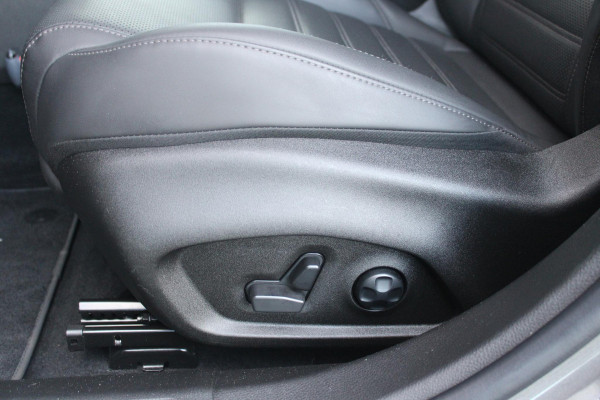 Alfa Romeo Tonale 1.5T 160PK Hybrid VELOCE | PREMIUM PACK: LEDEREN BEKLEDING/GEVENTILEERDE VOORSTOELEN/4-VOUDIG ELEKTRISCH VERSTELBARE LENDESTEUN VOORSTOELEN/HOOGGLANS ZWARTE RAAMOMLIJSTING/AMBIENT LIGHTING | TECHNOLOGY PACK: PARKEERWAARSCHUWING VOOR EN ACHTER/360° CAMERA/AUTOMATISCH INPARKEREN/ AUTONOMOUS DRIVING LEVEL 2: ADAPTIVE CRUISE CONTROL/LANE CENTERING ASSIST/TRAFFIC JAM ASSIST DODEHOEK DETECTIE AUTOMATISCH DIMMENDE BUITENSPIEGELS ELEKTRISCH BEDIENBARE ACHTERKLEP | WINTERPACK: STOELVERWARMING VOOR/STUURVERWARMING/VERWARMBARE RUITENSPROEIERS | 19" LICHTMETALEN VELGEN  | DRAADLOZ