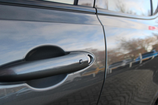 Alfa Romeo Tonale 1.5T 160PK Hybrid VELOCE | PREMIUM PACK: LEDEREN BEKLEDING/GEVENTILEERDE VOORSTOELEN/4-VOUDIG ELEKTRISCH VERSTELBARE LENDESTEUN VOORSTOELEN/HOOGGLANS ZWARTE RAAMOMLIJSTING/AMBIENT LIGHTING | TECHNOLOGY PACK: PARKEERWAARSCHUWING VOOR EN ACHTER/360° CAMERA/AUTOMATISCH INPARKEREN/ AUTONOMOUS DRIVING LEVEL 2: ADAPTIVE CRUISE CONTROL/LANE CENTERING ASSIST/TRAFFIC JAM ASSIST DODEHOEK DETECTIE AUTOMATISCH DIMMENDE BUITENSPIEGELS ELEKTRISCH BEDIENBARE ACHTERKLEP | WINTERPACK: STOELVERWARMING VOOR/STUURVERWARMING/VERWARMBARE RUITENSPROEIERS | 19" LICHTMETALEN VELGEN  | DRAADLOZ