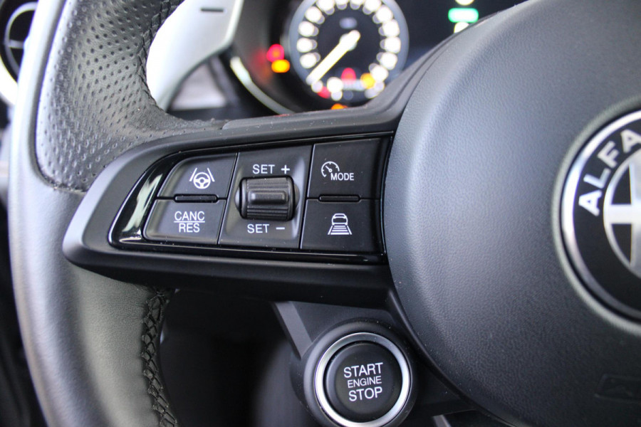 Alfa Romeo Tonale 1.5T 160PK Hybrid VELOCE | PREMIUM PACK: LEDEREN BEKLEDING/GEVENTILEERDE VOORSTOELEN/4-VOUDIG ELEKTRISCH VERSTELBARE LENDESTEUN VOORSTOELEN/HOOGGLANS ZWARTE RAAMOMLIJSTING/AMBIENT LIGHTING | TECHNOLOGY PACK: PARKEERWAARSCHUWING VOOR EN ACHTER/360° CAMERA/AUTOMATISCH INPARKEREN/ AUTONOMOUS DRIVING LEVEL 2: ADAPTIVE CRUISE CONTROL/LANE CENTERING ASSIST/TRAFFIC JAM ASSIST DODEHOEK DETECTIE AUTOMATISCH DIMMENDE BUITENSPIEGELS ELEKTRISCH BEDIENBARE ACHTERKLEP | WINTERPACK: STOELVERWARMING VOOR/STUURVERWARMING/VERWARMBARE RUITENSPROEIERS | 19" LICHTMETALEN VELGEN  | DRAADLOZ