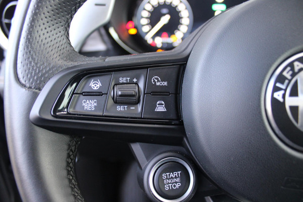 Alfa Romeo Tonale 1.5T 160PK Hybrid VELOCE | PREMIUM PACK: LEDEREN BEKLEDING/GEVENTILEERDE VOORSTOELEN/4-VOUDIG ELEKTRISCH VERSTELBARE LENDESTEUN VOORSTOELEN/HOOGGLANS ZWARTE RAAMOMLIJSTING/AMBIENT LIGHTING | TECHNOLOGY PACK: PARKEERWAARSCHUWING VOOR EN ACHTER/360° CAMERA/AUTOMATISCH INPARKEREN/ AUTONOMOUS DRIVING LEVEL 2: ADAPTIVE CRUISE CONTROL/LANE CENTERING ASSIST/TRAFFIC JAM ASSIST DODEHOEK DETECTIE AUTOMATISCH DIMMENDE BUITENSPIEGELS ELEKTRISCH BEDIENBARE ACHTERKLEP | WINTERPACK: STOELVERWARMING VOOR/STUURVERWARMING/VERWARMBARE RUITENSPROEIERS | 19" LICHTMETALEN VELGEN  | DRAADLOZ