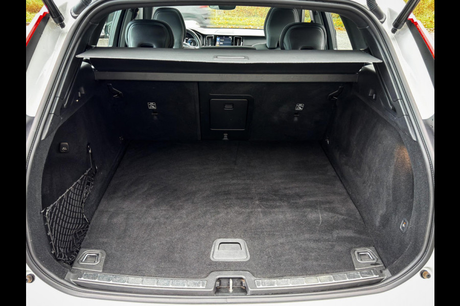 Volvo XC60 2.0 T8 Twin Engine AWD R-Design Panorama|Trekhaak