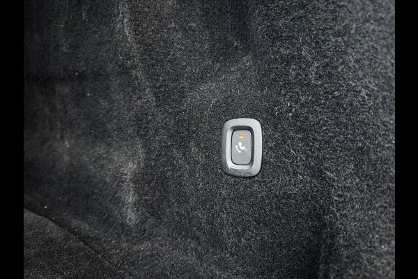 Volvo XC60 2.0 T8 Twin Engine AWD R-Design Panorama|Trekhaak