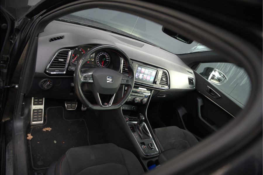 Seat Ateca 2.0 EcoTSI FR 4DRIVE | Panoramadak | Stoelverwarming | Keyless | 360 Camera | Standkachel | Navigatie | Apple Carplay | Trekhaak | Elektrische Stoel | Adaptive Cruise Control | Seat Sound | Adaptief Onderstel | D