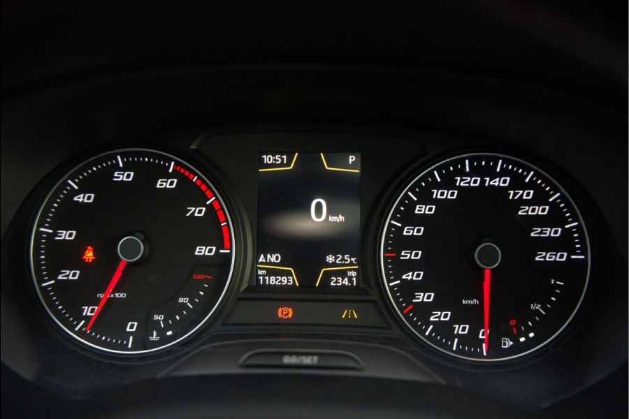 Seat Ateca 2.0 EcoTSI FR 4DRIVE | Panoramadak | Stoelverwarming | Keyless | 360 Camera | Standkachel | Navigatie | Apple Carplay | Trekhaak | Elektrische Stoel | Adaptive Cruise Control | Seat Sound | Adaptief Onderstel | D