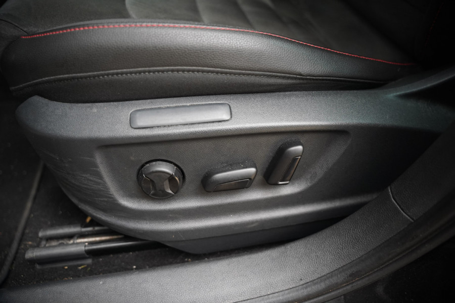 Seat Ateca 2.0 EcoTSI FR 4DRIVE | Panoramadak | Stoelverwarming | Keyless | 360 Camera | Standkachel | Navigatie | Apple Carplay | Trekhaak | Elektrische Stoel | Adaptive Cruise Control | Seat Sound | Adaptief Onderstel | D