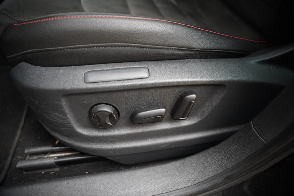 Seat Ateca 2.0 EcoTSI FR 4DRIVE | Panoramadak | Stoelverwarming | Keyless | 360 Camera | Standkachel | Navigatie | Apple Carplay | Trekhaak | Elektrische Stoel | Adaptive Cruise Control | Seat Sound | Adaptief Onderstel | D