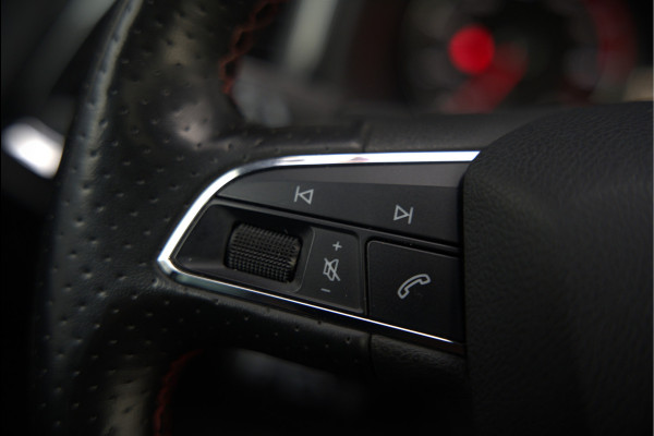 Seat Ateca 2.0 EcoTSI FR 4DRIVE | Panoramadak | Stoelverwarming | Keyless | 360 Camera | Standkachel | Navigatie | Apple Carplay | Trekhaak | Elektrische Stoel | Adaptive Cruise Control | Seat Sound | Adaptief Onderstel | D