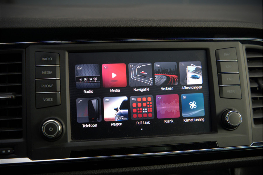 Seat Ateca 2.0 EcoTSI FR 4DRIVE | Panoramadak | Stoelverwarming | Keyless | 360 Camera | Standkachel | Navigatie | Apple Carplay | Trekhaak | Elektrische Stoel | Adaptive Cruise Control | Seat Sound | Adaptief Onderstel | D