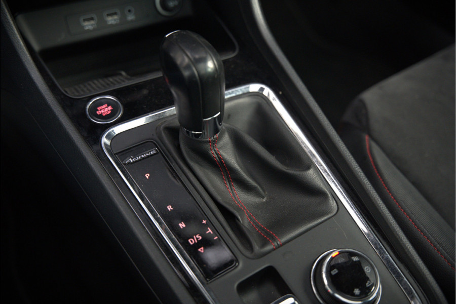 Seat Ateca 2.0 EcoTSI FR 4DRIVE | Panoramadak | Stoelverwarming | Keyless | 360 Camera | Standkachel | Navigatie | Apple Carplay | Trekhaak | Elektrische Stoel | Adaptive Cruise Control | Seat Sound | Adaptief Onderstel | D