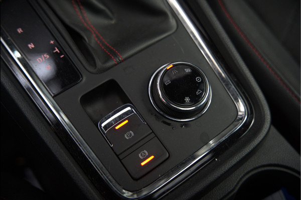 Seat Ateca 2.0 EcoTSI FR 4DRIVE | Panoramadak | Stoelverwarming | Keyless | 360 Camera | Standkachel | Navigatie | Apple Carplay | Trekhaak | Elektrische Stoel | Adaptive Cruise Control | Seat Sound | Adaptief Onderstel | D