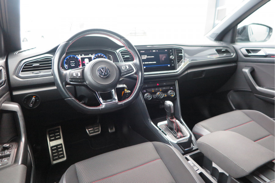 Volkswagen T-Roc 1.5 TSI 150pk DSGSport Camera , Virtual Cockpit , Navi , Led , Carplay, DAB+ ,PDC, LMV, Electr. bedienbare achterklep, Schakelflippers aan stuurwiel etc..