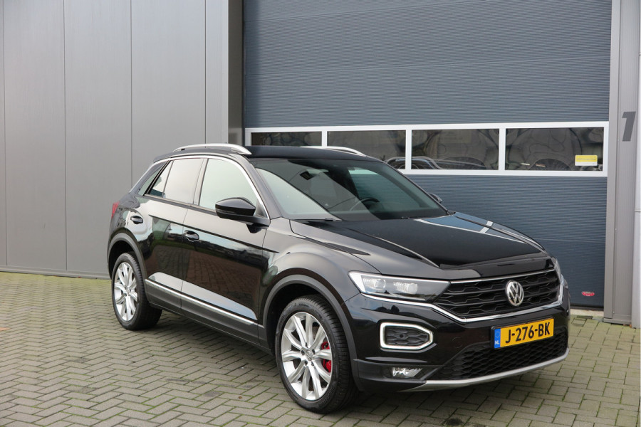 Volkswagen T-Roc 1.5 TSI 150pk DSGSport Camera , Virtual Cockpit , Navi , Led , Carplay, DAB+ ,PDC, LMV, Electr. bedienbare achterklep, Schakelflippers aan stuurwiel etc..