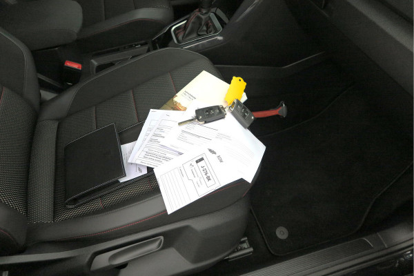 Volkswagen T-Roc 1.5 TSI 150pk DSGSport Camera , Virtual Cockpit , Navi , Led , Carplay, DAB+ ,PDC, LMV, Electr. bedienbare achterklep, Schakelflippers aan stuurwiel etc..