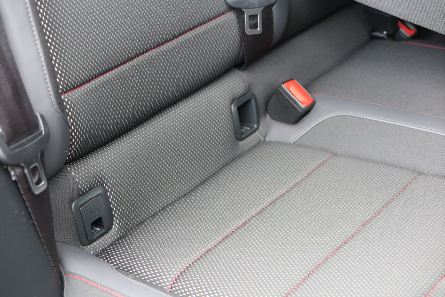 Volkswagen T-Roc 1.5 TSI 150pk DSGSport Camera , Virtual Cockpit , Navi , Led , Carplay, DAB+ ,PDC, LMV, Electr. bedienbare achterklep, Schakelflippers aan stuurwiel etc..