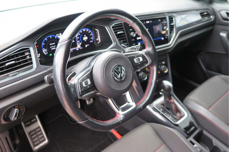 Volkswagen T-Roc 1.5 TSI 150pk DSGSport Camera , Virtual Cockpit , Navi , Led , Carplay, DAB+ ,PDC, LMV, Electr. bedienbare achterklep, Schakelflippers aan stuurwiel etc..