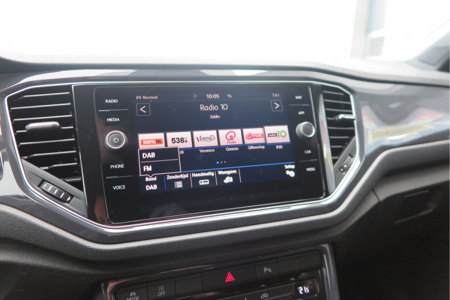 Volkswagen T-Roc 1.5 TSI 150pk DSGSport Camera , Virtual Cockpit , Navi , Led , Carplay, DAB+ ,PDC, LMV, Electr. bedienbare achterklep, Schakelflippers aan stuurwiel etc..