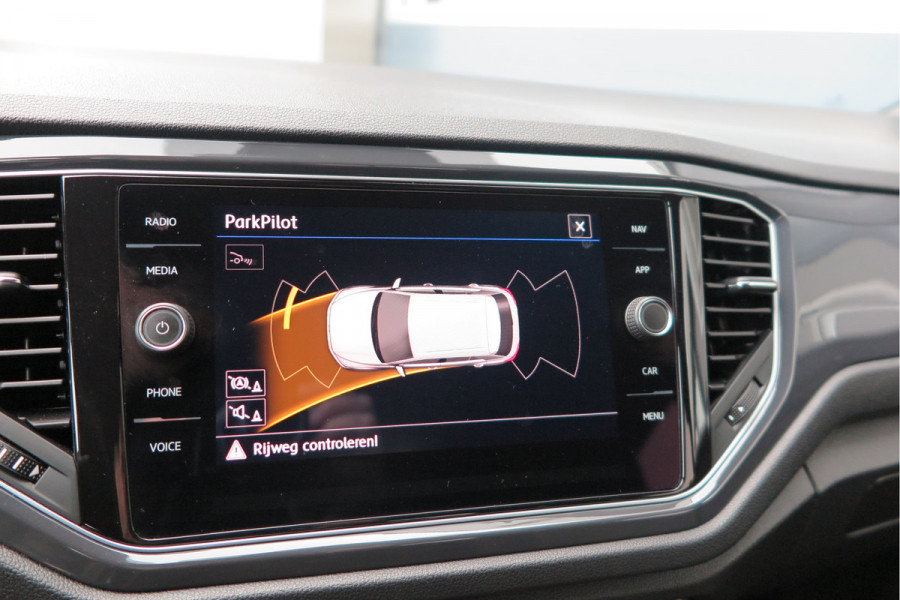 Volkswagen T-Roc 1.5 TSI 150pk DSGSport Camera , Virtual Cockpit , Navi , Led , Carplay, DAB+ ,PDC, LMV, Electr. bedienbare achterklep, Schakelflippers aan stuurwiel etc..