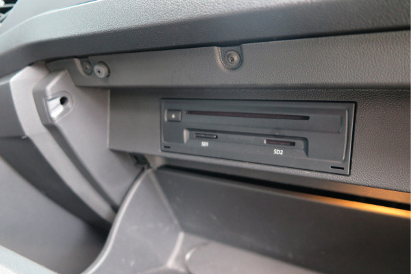 Volkswagen T-Roc 1.5 TSI 150pk DSGSport Camera , Virtual Cockpit , Navi , Led , Carplay, DAB+ ,PDC, LMV, Electr. bedienbare achterklep, Schakelflippers aan stuurwiel etc..